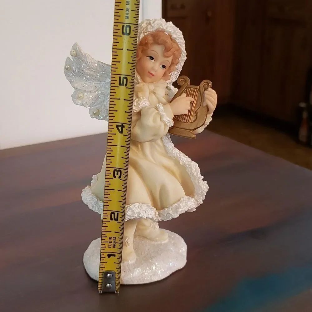 Lovely Vintage Resin Angel with Harp Figurine and Sparkly Wings - Picture 9 of 9